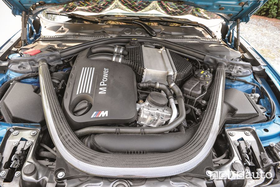 Vano motore BMW M2 Competition