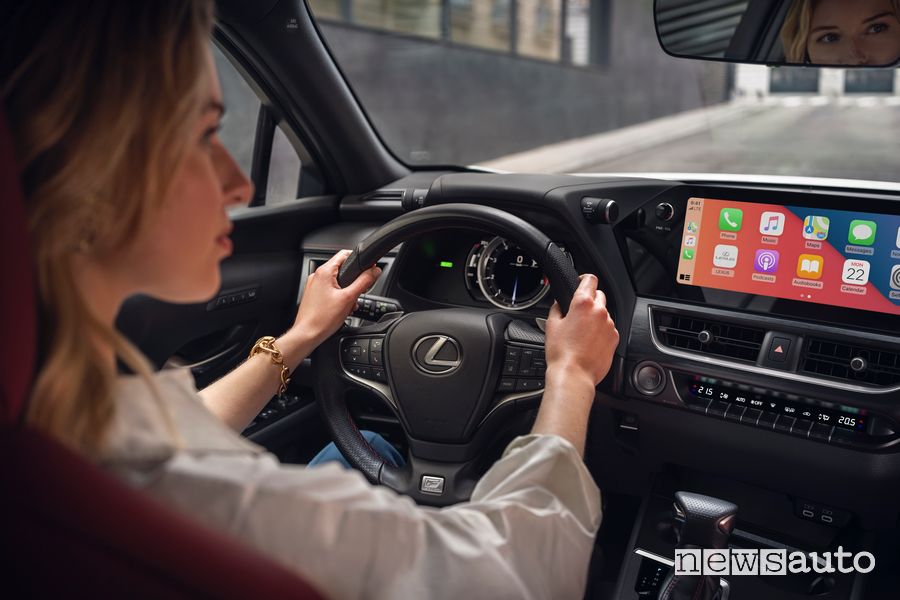 Lexus UX Hybrid 2023 cockpit