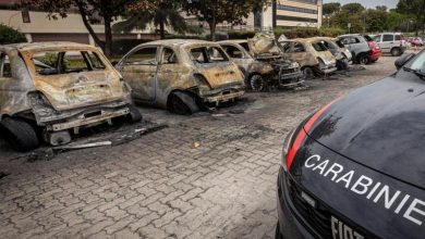 Incendio a Roma, distrutte le Fiat 500 del car sharing Enjoy