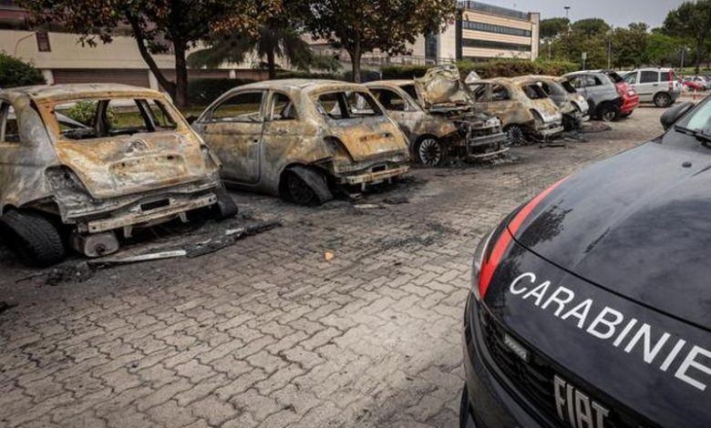 Incendio a Roma, distrutte le Fiat 500 del car sharing Enjoy