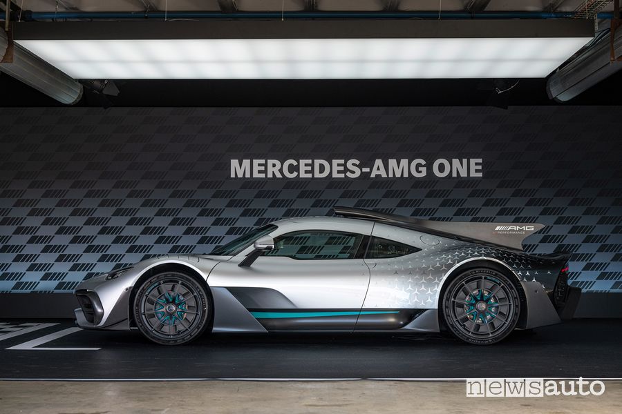 Vista laterale Mercedes-AMG One