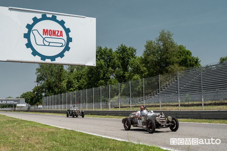 La Mille Miglia 2022 sulla pista di Monza