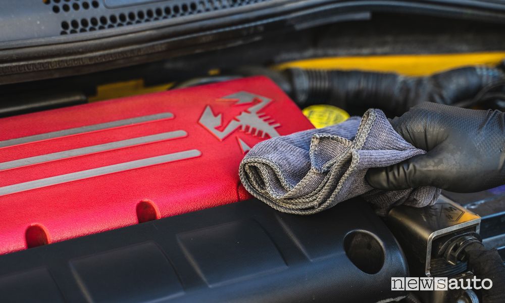 Come pulire l'auto con APC All Purpose Cleaner