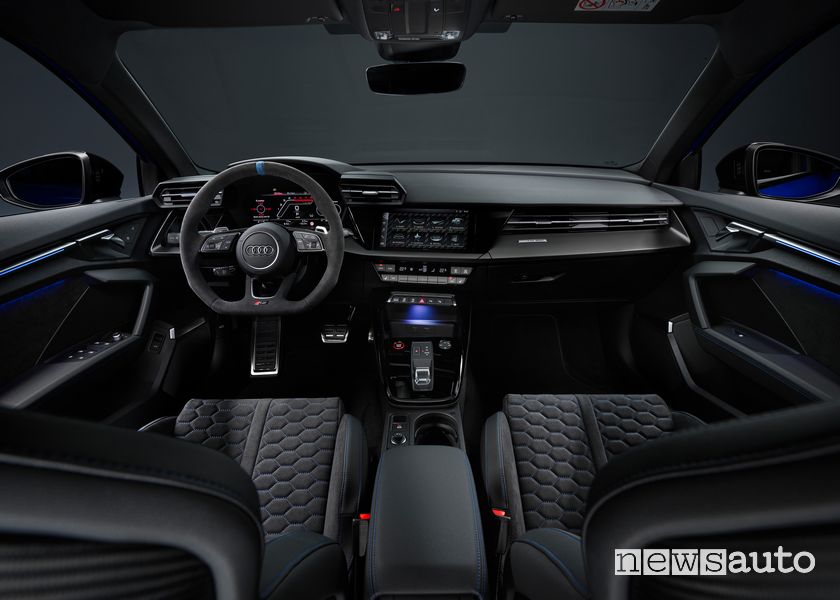 Audi RS 3 Sportback performance edition plancia abitacolo