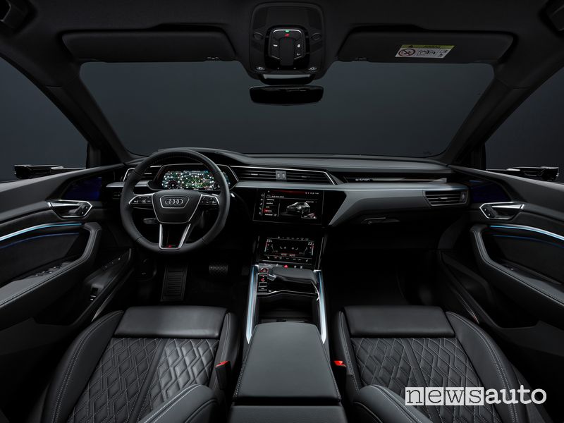 Audi SQ8 Sportback e-tron quattro plancia strumenti