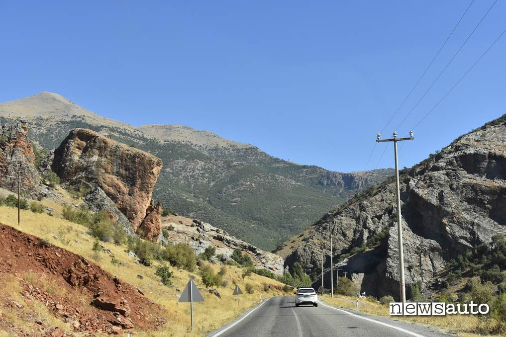 Mazda CX-60 con lo sfondo le foreste dei Monti del Ponto EPIC DRIVE 2022 TURCHIA