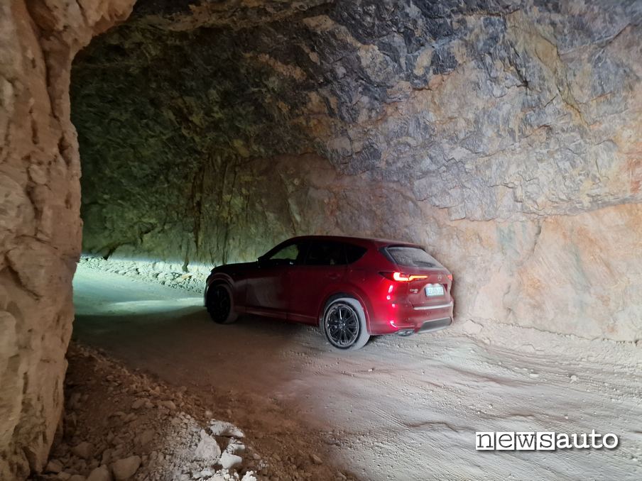 Mazda CX-60 tunnel dalla Stone Road Kemaliye TaşYolu MAZDA EPIC DRIVE 2022 TURCHIA