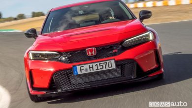 Nuova Honda Civic Type R rossa anteriore in pista