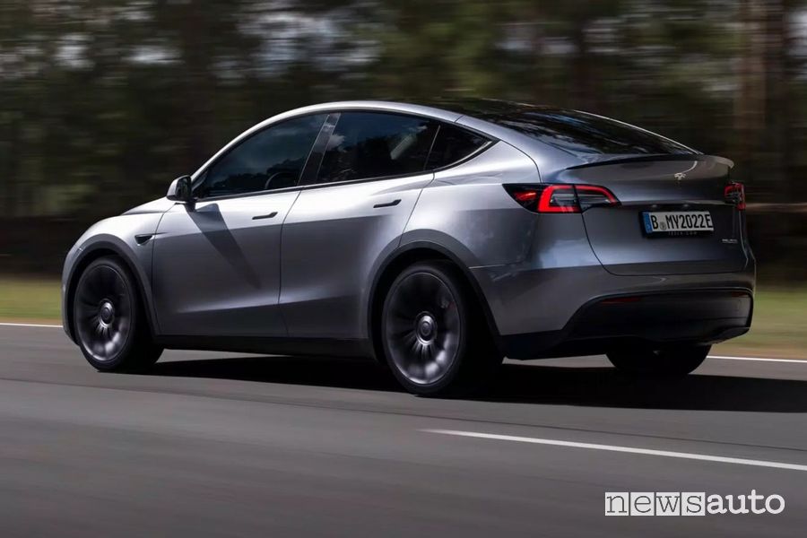 Tesla Model Y è elettrica l'auto più venduta al Mondo