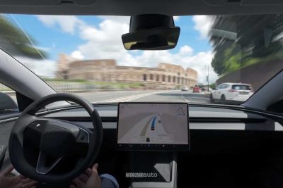 Guida autonoma Tesla Full Self-Driving