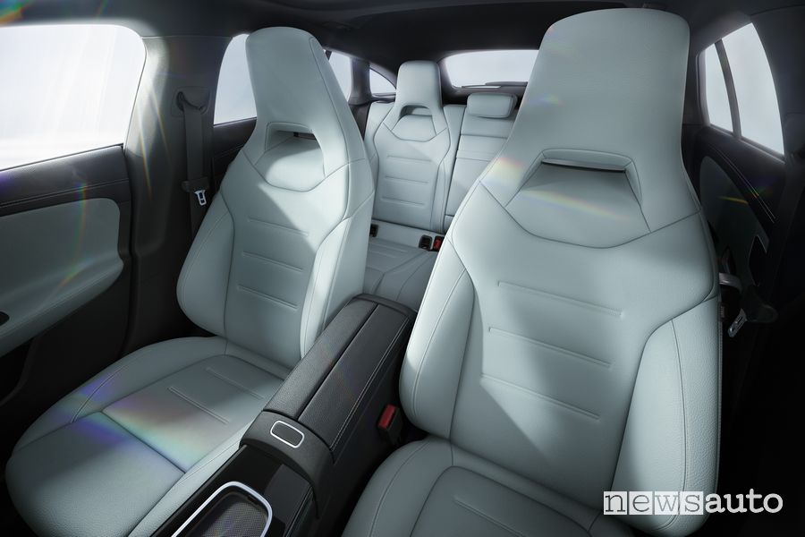 Nuova Mercedes CLA 250 e Shooting Brake Plug-In abitacolo