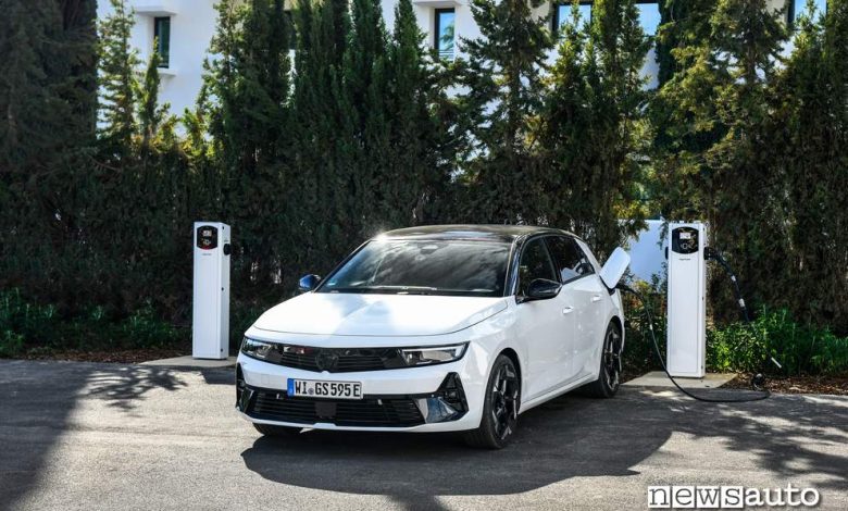 Opel Astra GSe 2023 ricarica