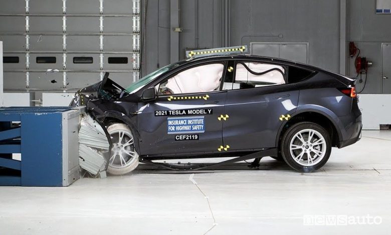 Incidente con l'auto elettrica, batteria irreparabile
