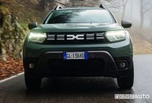 Dacia Duster Eco-G GPL frontale su strada