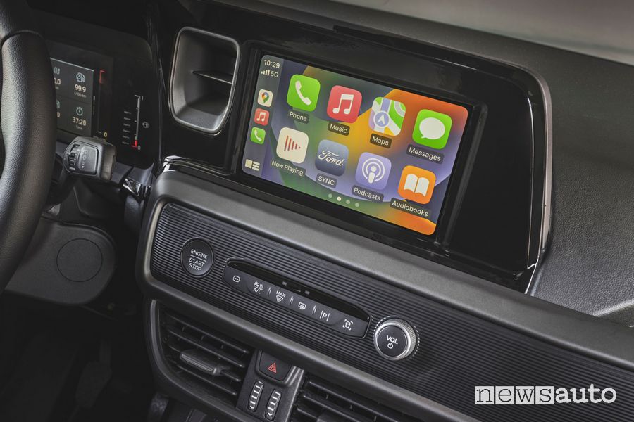 Nuovo Ford Transit Courier display infotainment Apple CarPlay