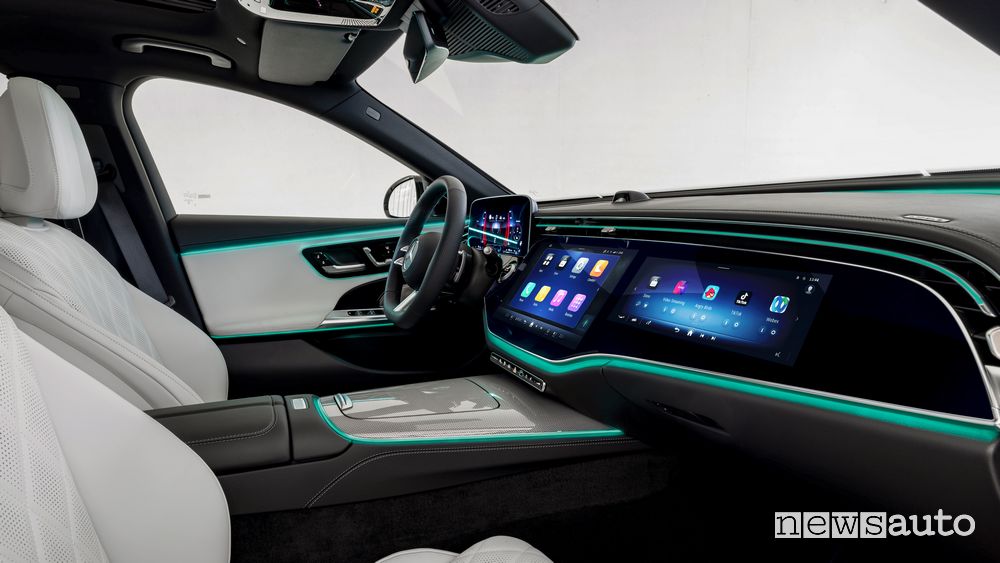 Nuova Mercedes Classe E AMG Line plancia display superscreen MBUX