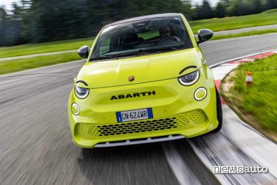 Abarth 500e prova in pista