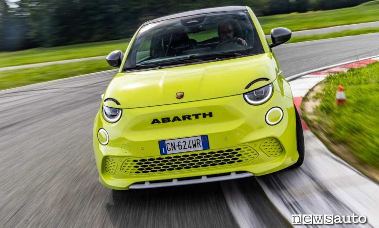 Abarth 500e prova in pista