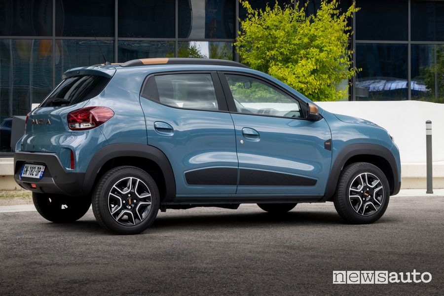 Dacia Spring Extreme posteriore 3/4