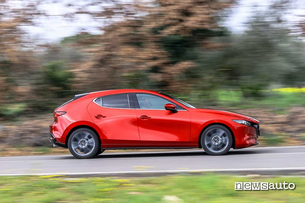 Mazda Mazda3 eSKYACTIV-X 2023 laterale