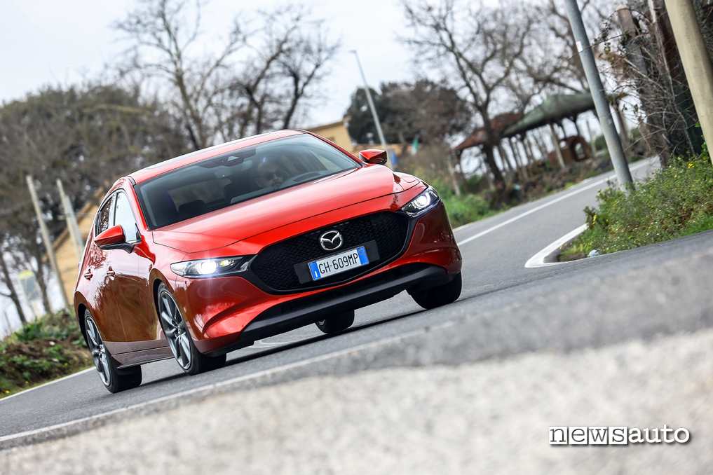 Mazda Mazda3 eSKYACTIV-X 2023 prova su strada