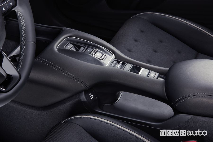 Nuovo Honda ZR-V comandi cambio consolle centrale