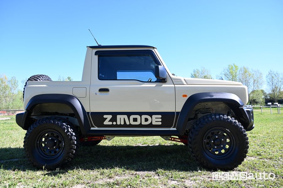 Suzuki Jimny pick-up Z-Mode laterale, serie speciale limitata esclusiva