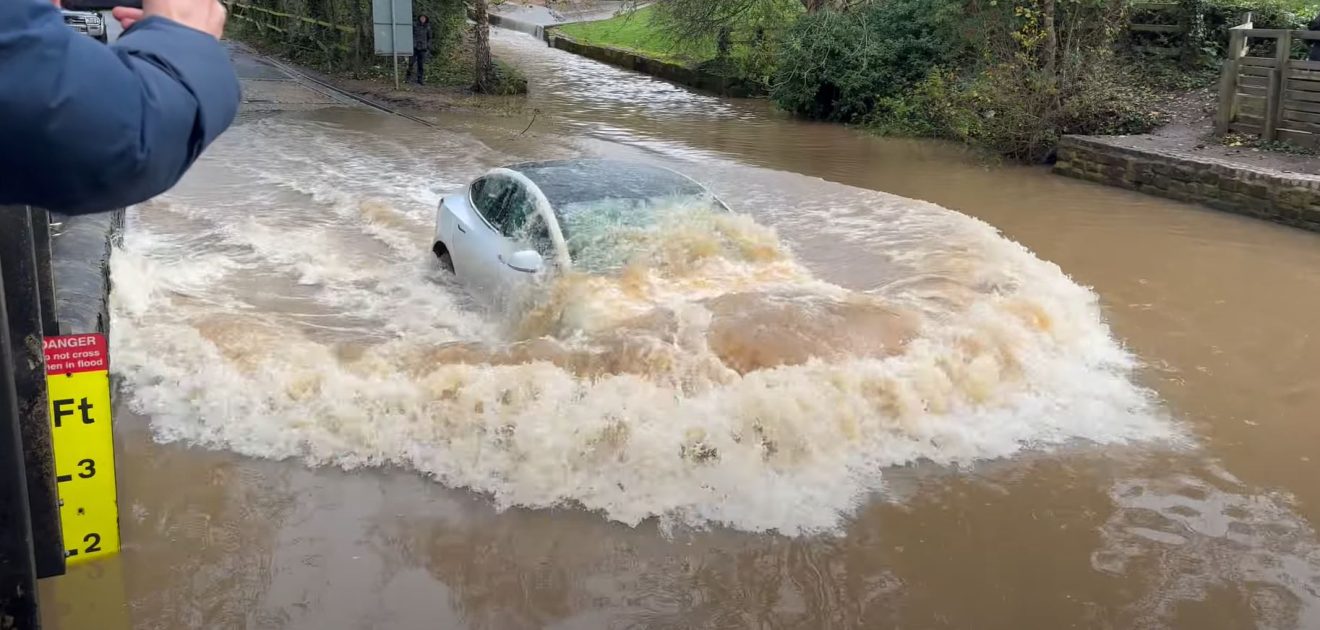 Rischi sull'auto elettrica o ibrida in caso di alluvione