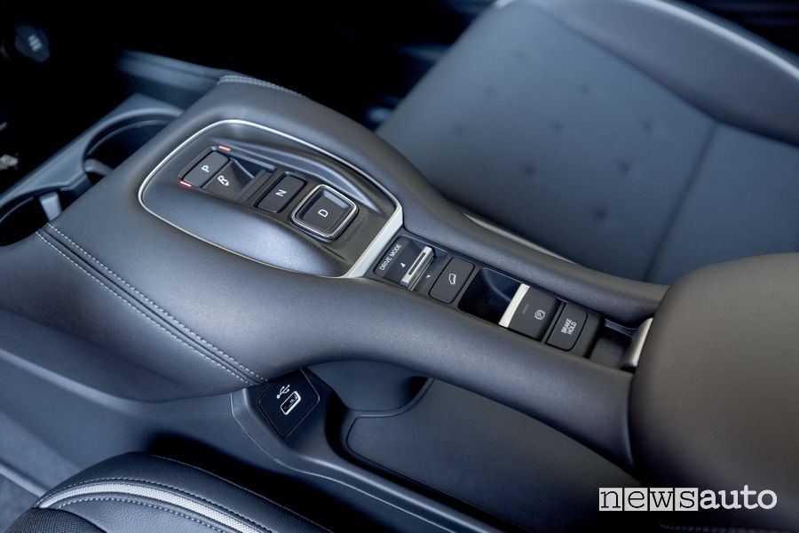Honda ZR-V e:HEV Sport comandi console centrale abitacolo
