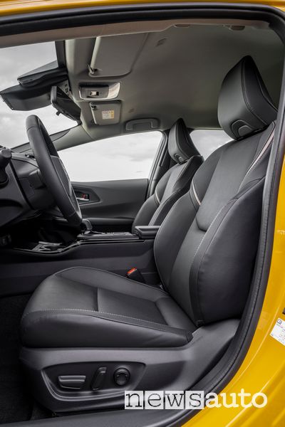 Toyota Prius Plug-in Hybrid-Electric sedili anteriori abitacolo