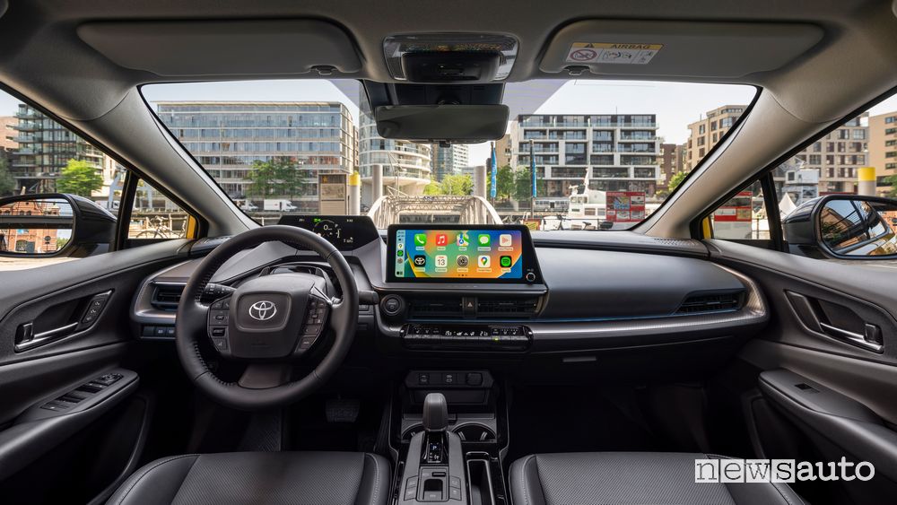 Toyota Prius Plug-in Hybrid-Electric plancia abitacolo Apple CarPlay