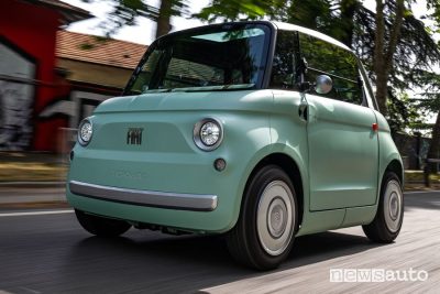 Fiat Topolino anteriore 3/4 su strada