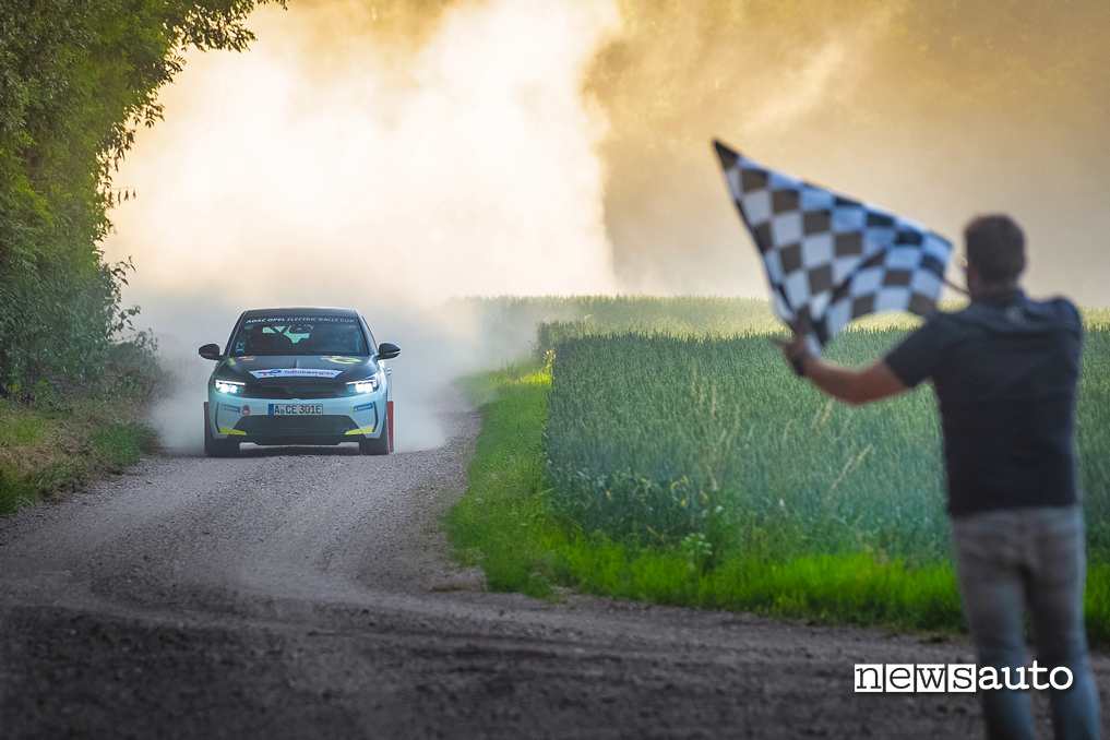 Opel Corsa-e Rally traguardo