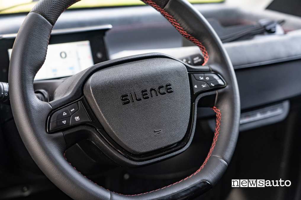 Silence S04 volante