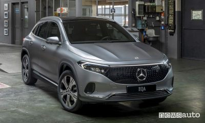 Mercedes-Benz EQA 250+ anteriore 3/4