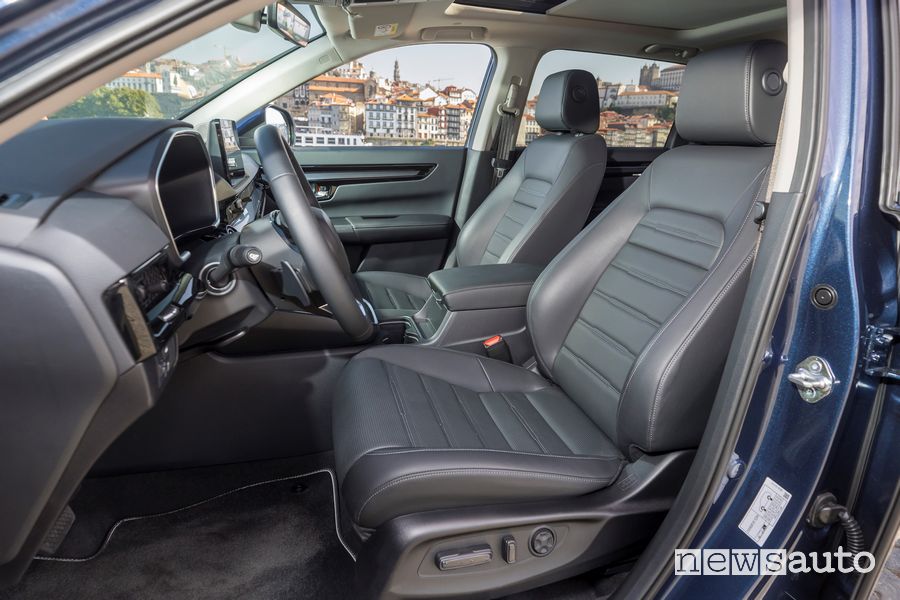 Honda CR-V e:HEV full Hybrid sedili anteriori