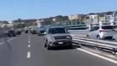 Auto in retromarcia a Napoli, contromano sulla tangenziale