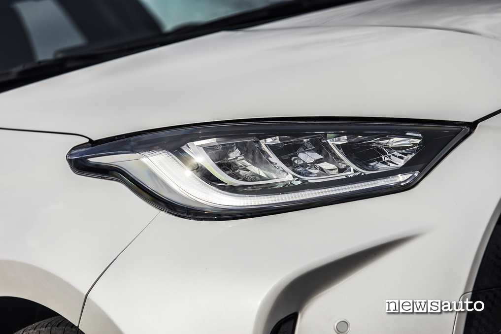 Mazda2 full hybrid fari led anteriori