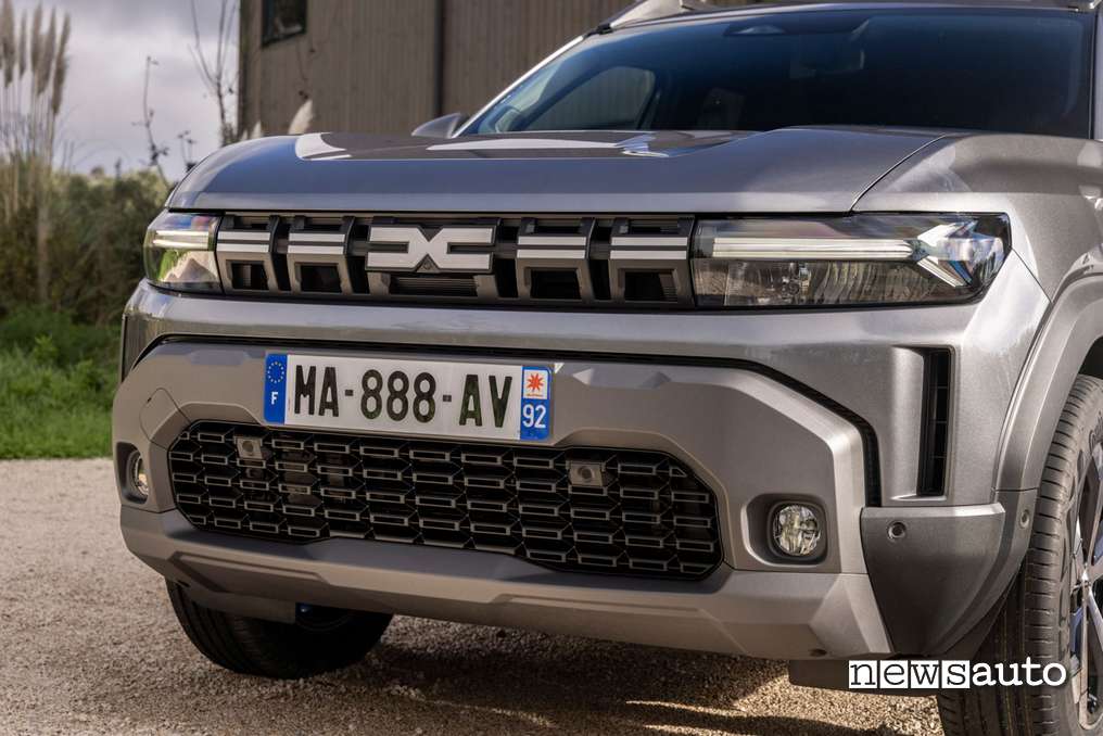 Dacia Duster 2024 frontale allestimento Journey