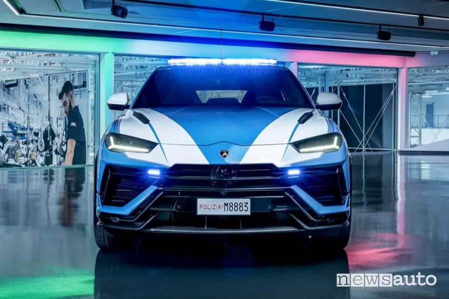 Lamborghini Urus Performante della Polizia di Stato frontale
