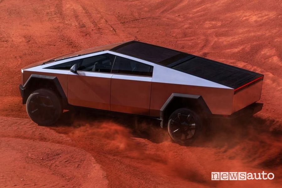 Tesla Cybertruck posteriore 3/4