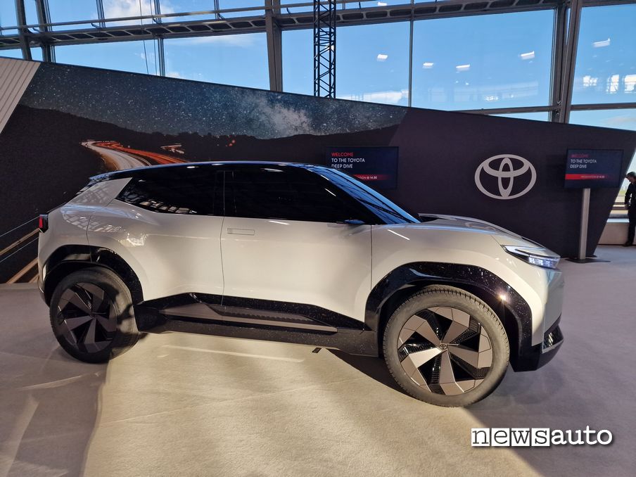 Toyota Urban SUV Concept side view
