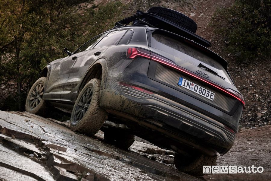 Audi Q8 e-tron edition Dakar rear 3/4