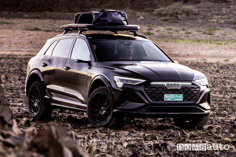 Audi Q8 e-tron edition Dakar front 3/4