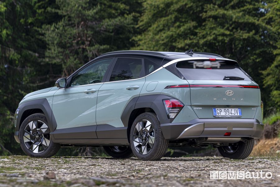 Nuova Hyundai Kona Hybrid XClass posteriore 3/4