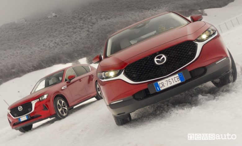 Mazda CX-30 sulla neve nell'AWD Experience in Abruzzo