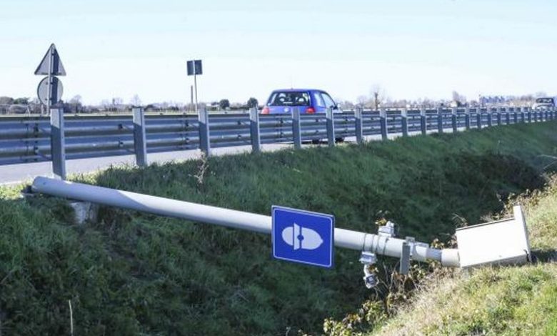 Autovelox abbattuti, l'ennesimo di Fleximan