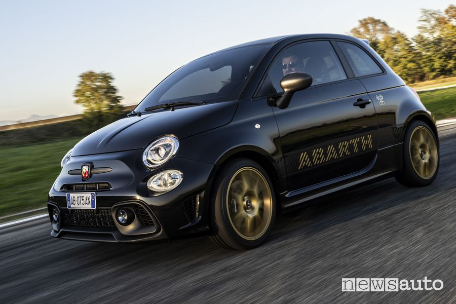 Abarth 695 75th Anniversary on the track