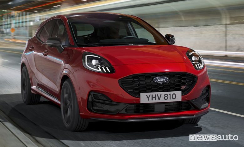 Nuova Ford Puma ST su strada