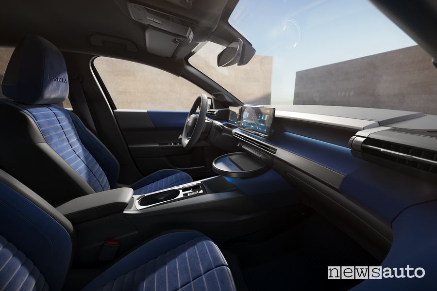 Nuova Lancia Ypsilon Cassina sedili anteriori abitacolo
